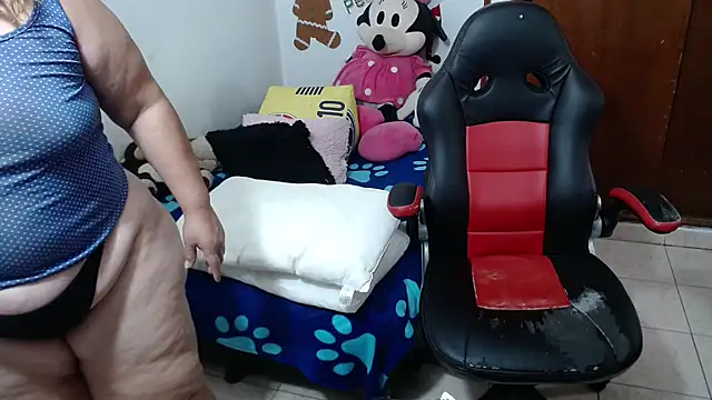 Snapshot of Britney-22 chatting on November 26, 2025, 9:37 pm Britney-22 online show from November 26, 2025, 9:37 pm