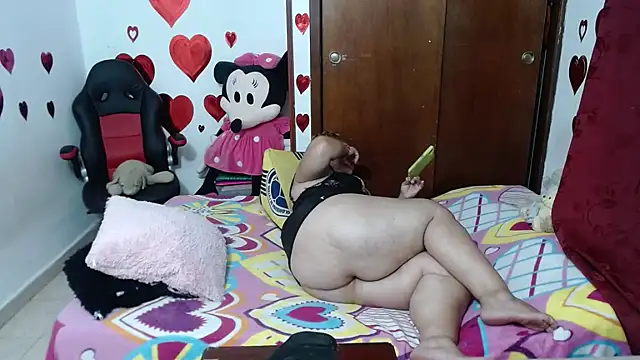 Snapshot of Britney-22 chatting on February 19, 2025, 12:57 am Britney-22 online show from February 19, 2025, 12:57 am