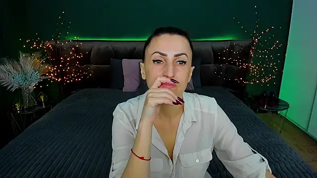 Rebecca Diamond online show from March 3, 2025, 6:31 am