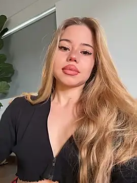 curchez  online show from February 24, 2026, 7:59 pm