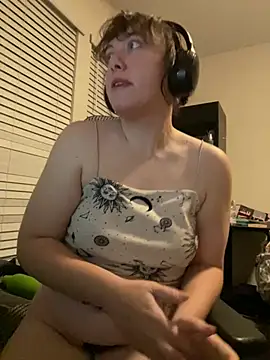 Snapshot of bratcore chatting on March 26, 2026, 5:28 am bratcore online show from March 26, 2026, 5:28 am