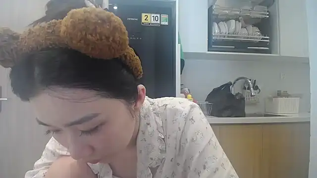 Snapshot of Asiagirll chatting on June 3, 2026, 12:33 am Asiagirll online show from June 3, 2026, 12:33 am