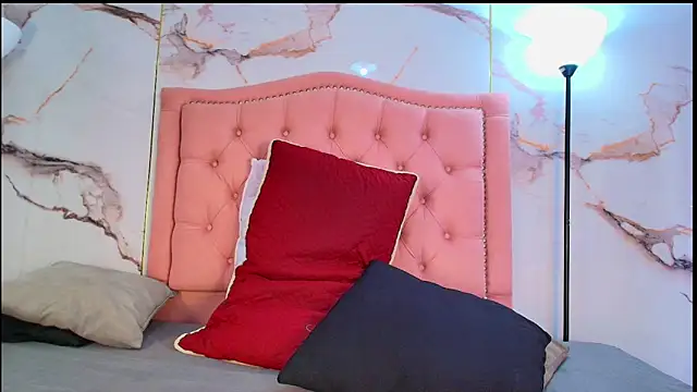Eva MilfF online show from May 14, 2026, 4:31 am