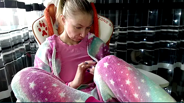 Snapshot of cold_lollipop chatting on February 19, 2026, 7:27 am cold lollipop online show from February 19, 2026, 7:27 am