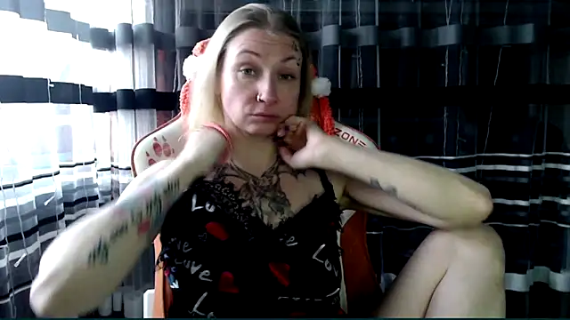 Snapshot of cold_lollipop chatting on February 24, 2026, 6:36 am cold lollipop online show from February 24, 2026, 6:36 am