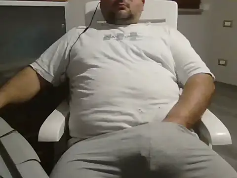 Snapshot of iron_boy80 chatting on November 13, 2025, 11:52 pm iron boy80 online show from November 13, 2025, 11:52 pm