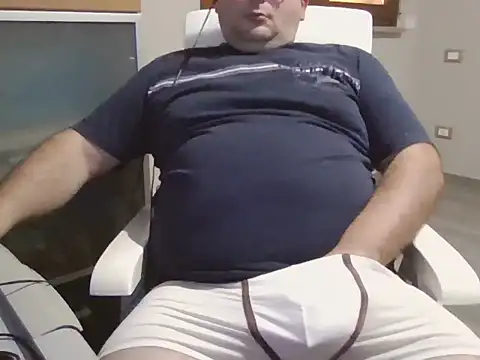 Snapshot of iron_boy80 chatting on November 5, 2025, 2:42 pm iron boy80 online show from November 5, 2025, 2:42 pm