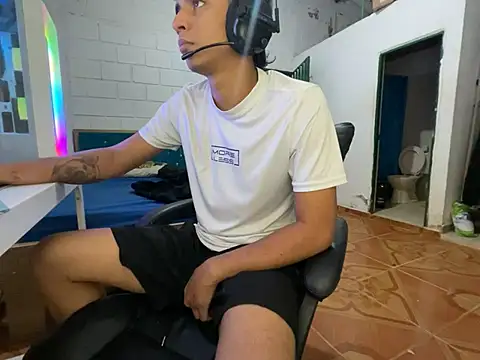 Max TheHorseDick online show from April 17, 2026, 4:10 pm