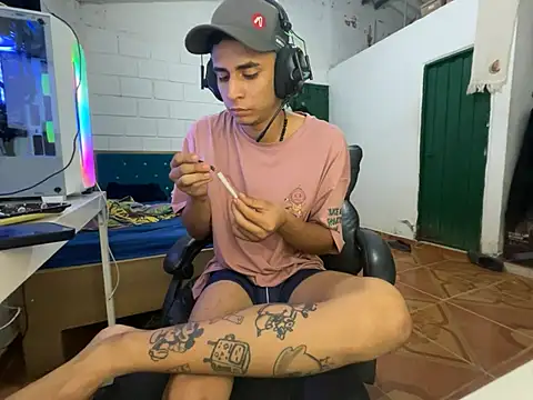 Max TheHorseDick online show from April 1, 2026, 10:28 pm