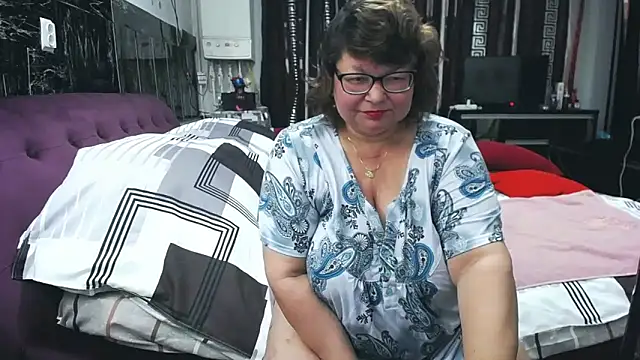 Snapshot of SweetMommaX chatting on June 9, 2026, 1:45 pm SweetMommaX online show from June 9, 2026, 1:45 pm
