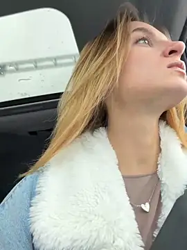 -AngelAri- online show from October 26, 2025, 9:10 am