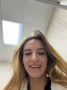 -AngelAri- online show from October 29, 2025, 6:07 pm