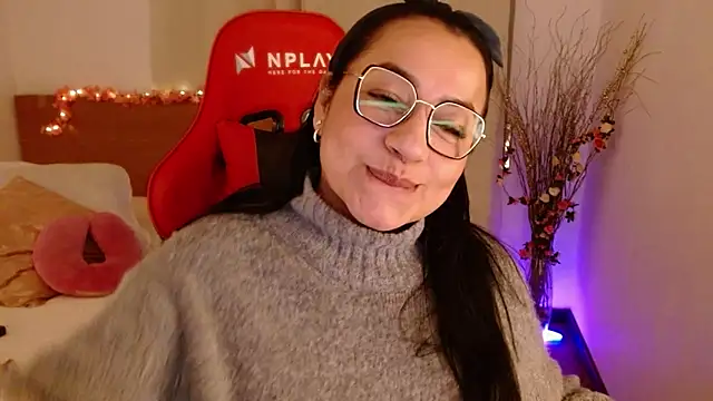 lucy luu  online show from December 4, 2024, 11:30 pm