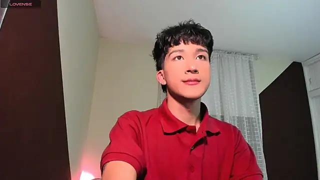Snapshot of tom_Howard chatting on June 13, 2026, 12:41 am tom Howard online show from June 13, 2026, 12:41 am