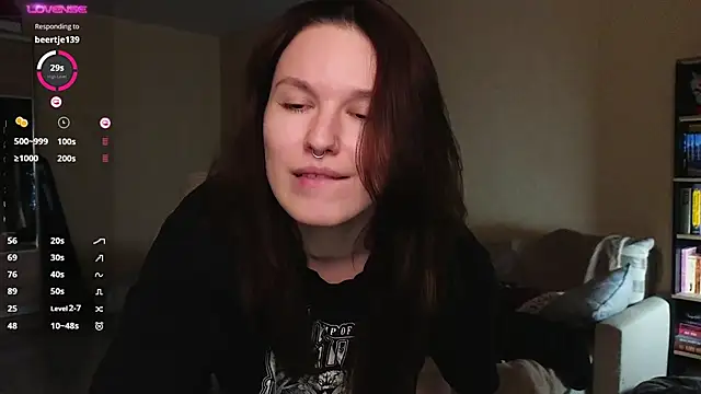 Snapshot of Val_lava chatting on May 18, 2026, 8:35 pm Val lava online show from May 18, 2026, 8:35 pm