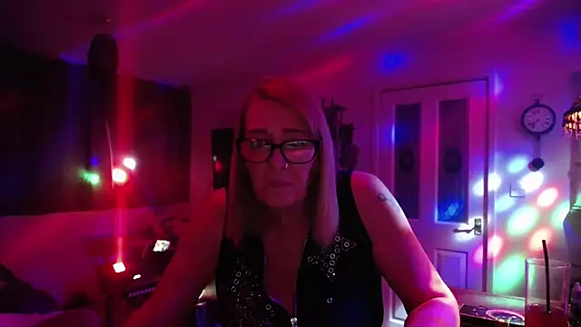 COUPLE4VOYEUR01 online show from March 28, 2026, 7:37 pm