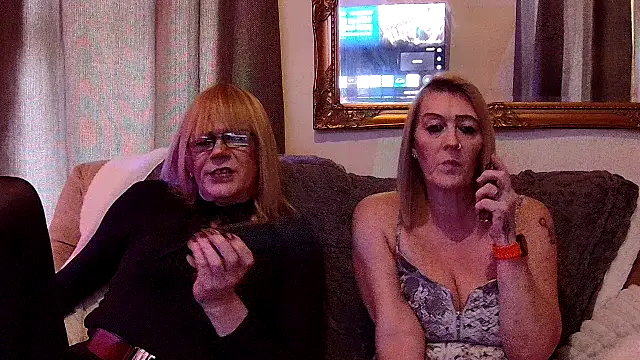 COUPLE4VOYEUR01 online show from April 4, 2026, 6:14 pm