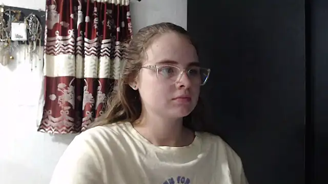 HellenMiyer1111 online show from November 17, 2025, 6:12 pm