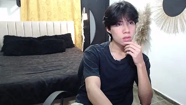 Elio-cam online show from March 13, 2026, 3:33 am