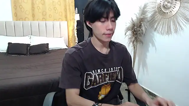 Snapshot of Elio-cam chatting on November 9, 2025, 8:18 am Elio-cam online show from November 9, 2025, 8:18 am