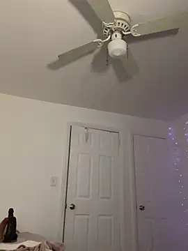 mochamimi online show from April 12, 2026, 3:21 am