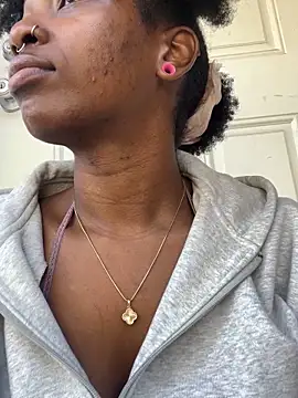 mochamimi online show from October 18, 2025, 3:58 pm