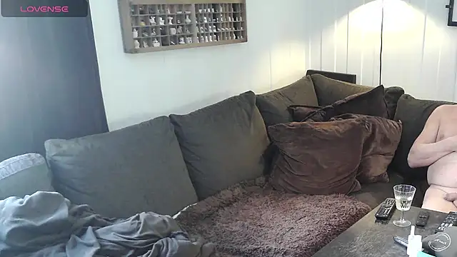 gillettegel online show from April 25, 2026, 3:53 pm