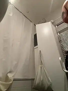 Snapshot of shehandme chatting on September 24, 2025, 8:37 pm shehandme online show from September 24, 2025, 8:37 pm