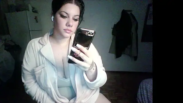 Snapshot of Janefruti chatting on June 14, 2026, 12:18 am Janefruti online show from June 14, 2026, 12:18 am