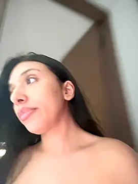 Snapshot of kiaraglam2 chatting on October 26, 2025, 7:36 pm kiaraglam2 online show from October 26, 2025, 7:36 pm