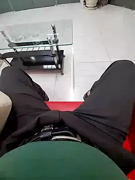 chaunguyen1993 online show from December 16, 2025, 10:41 am