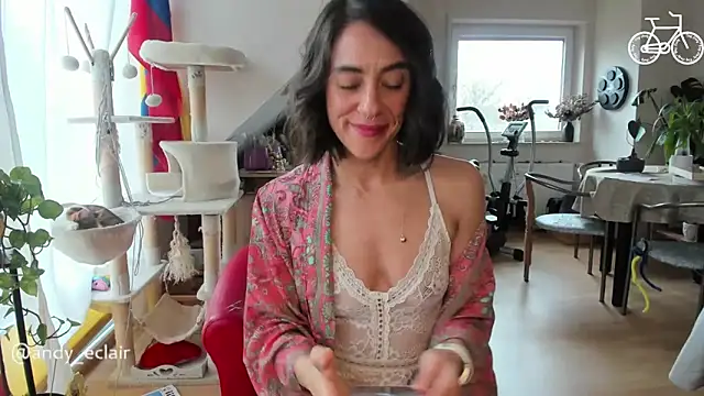 tinny williams online show from March 25, 2026, 10:47 am