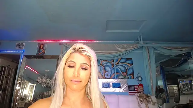 ADRIANNA FOX online show from March 19, 2025, 10:22 am