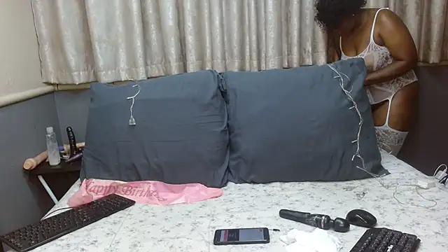 Snapshot of NaughtySisters chatting on November 28, 2025, 11:05 pm NaughtySisters online show from November 28, 2025, 11:05 pm