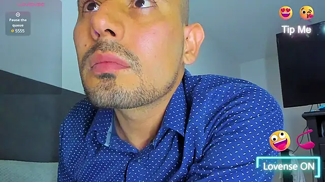 jhonyalzate2 online show from February 4, 2025, 2:39 am