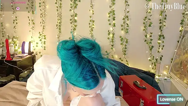 thetinyblue online show from January 5, 2026, 5:38 pm