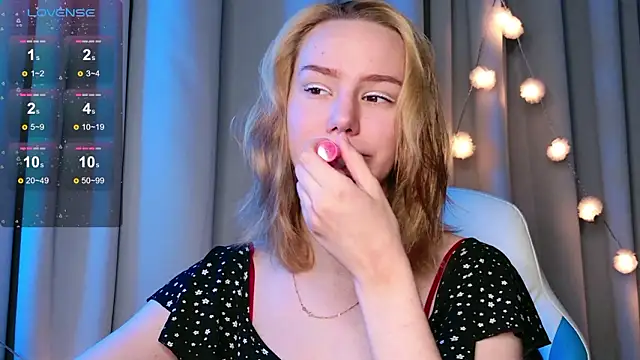 Snapshot of Ramona___ chatting on February 1, 2026, 6:11 am Ramona online show from February 1, 2026, 6:11 am