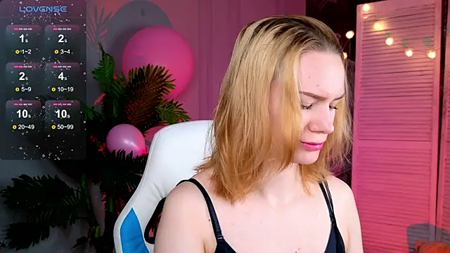 Snapshot of Ramona___ chatting on February 18, 2026, 6:11 am Ramona online show from February 18, 2026, 6:11 am