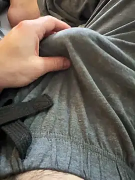 Snapshot of j1991j chatting on April 2, 2026, 4:24 pm j1991j online show from April 2, 2026, 4:24 pm