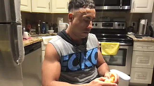 Snapshot of BigGuyMuscle chatting on February 28, 2026, 12:21 am BigGuyMuscle online show from February 28, 2026, 12:21 am