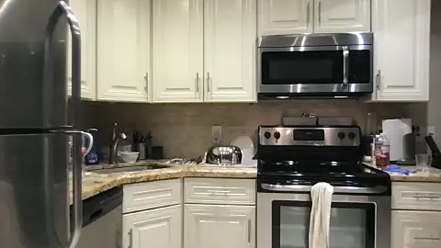 BigGuyMuscle online show from December 3, 2025, 10:31 pm