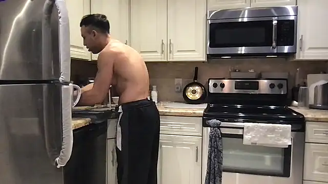 Snapshot of BigGuyMuscle chatting on January 31, 2026, 8:51 pm BigGuyMuscle online show from January 31, 2026, 8:51 pm