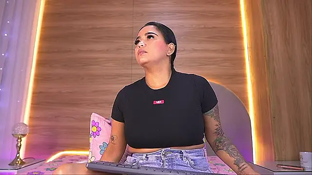 alexaa walker online show from March 8, 2026, 11:57 am