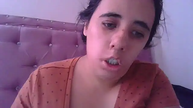 annarose19 online show from November 5, 2025, 5:38 pm