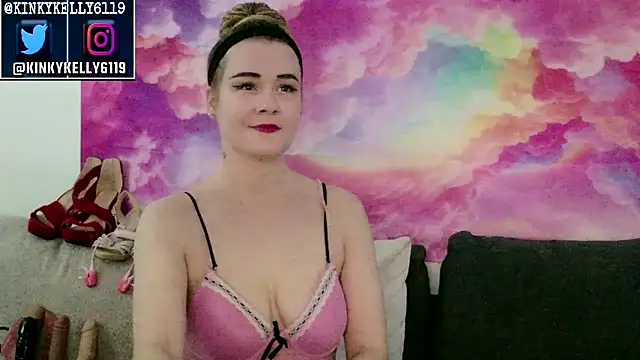 Snapshot of Kellylynn69 chatting on October 8, 2025, 10:54 pm Kellylynn69 online show from October 8, 2025, 10:54 pm