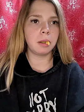 Snapshot of Zuli_Kiska chatting on October 13, 2025, 10:50 am Zuli Kiska online show from October 13, 2025, 10:50 am