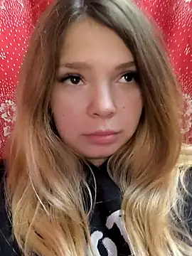 Snapshot of Zuli_Kiska chatting on November 28, 2025, 12:16 pm Zuli Kiska online show from November 28, 2025, 12:16 pm