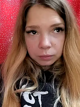 Snapshot of Zuli_Kiska chatting on December 1, 2025, 8:04 am Zuli Kiska online show from December 1, 2025, 8:04 am