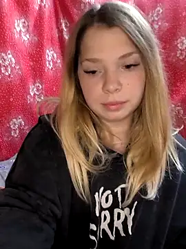 Snapshot of Zuli_Kiska chatting on November 3, 2025, 8:56 pm Zuli Kiska online show from November 3, 2025, 8:56 pm