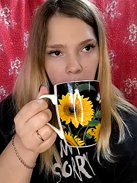 Snapshot of Zuli_Kiska chatting on November 15, 2025, 12:20 pm Zuli Kiska online show from November 15, 2025, 12:20 pm